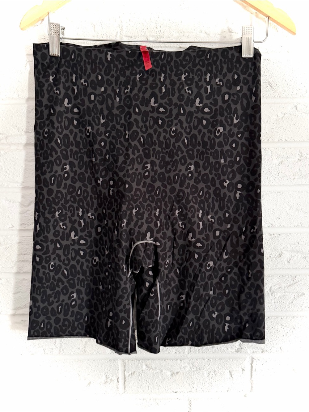 Spanx Trust Your Thinstincts Leopard  Mid Thigh Short Size XL